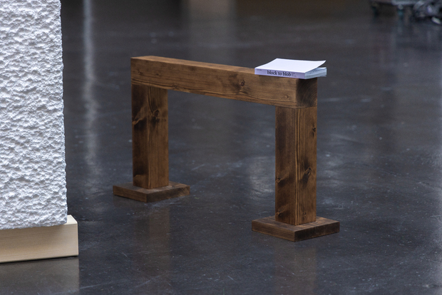 Bild:  oil/wood bench + publication 