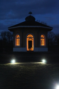 Bild:  Außenansicht Teehaus Nacht _ 2