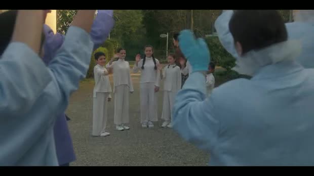 Picture: EINE MASCHINE FLIEGT IN DIE LUFT