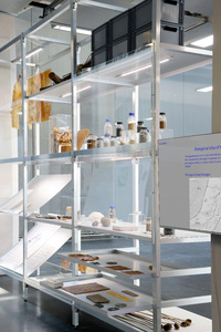 Bild:  Physical Living Library