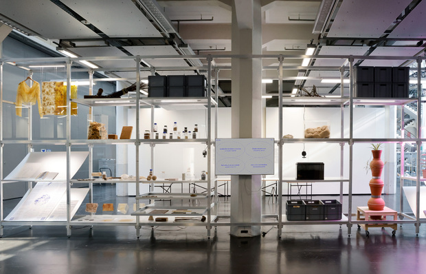 Bild:  Physical Living Library