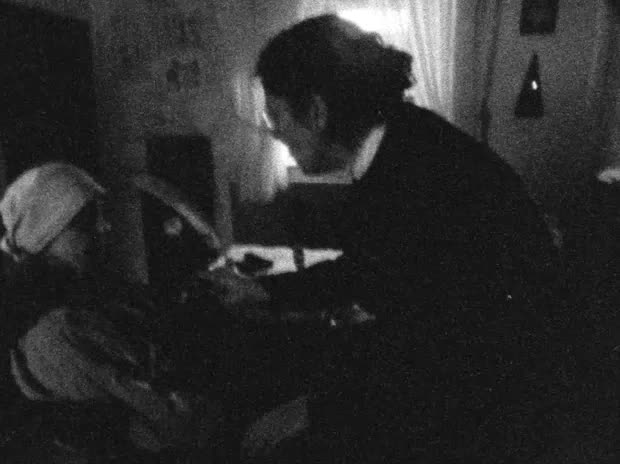 Bild:  Das Wasser ist silberhell und durchsichtig und möchte unberührt sein