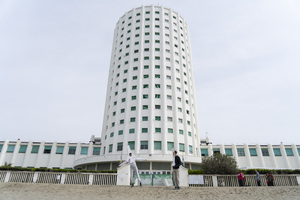 Picture: Performer*innen vor dem Torre Fiat