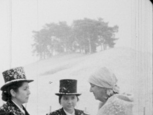 Bild:  (Filmstill) Das Wasser ist silberhell und durchsichtig und möchte unberührt sein