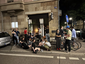 Bild:  Pause im Salon